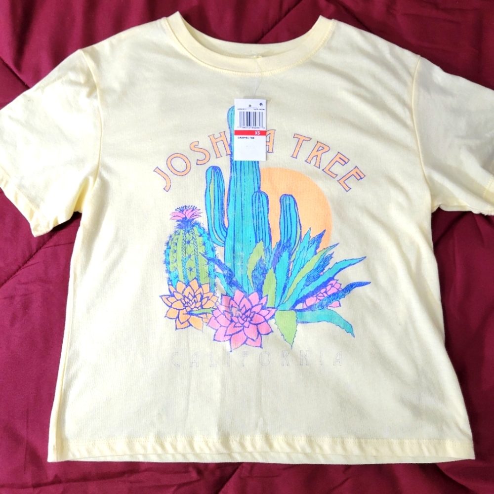 Women love tribe graphic tee